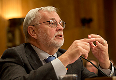 APWU President Cliff Guffey testified before the U.S. Senate Homeland Security and Governmental Affairs Committee Sept. 19, 2013.