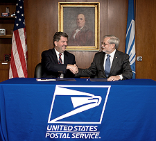 APWU, USPS Sign New Contract's image