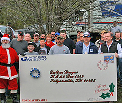 Kentucky APWU Members Deliver World’s Largest Christmas Card's image