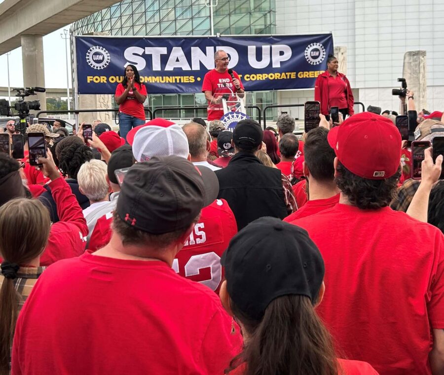 APWU Proudly Supports United Auto Workers’ (UAW) Strike For Strong and Fair Contract's image