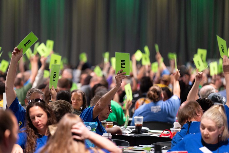 APWU Ratifies National Agreement's image